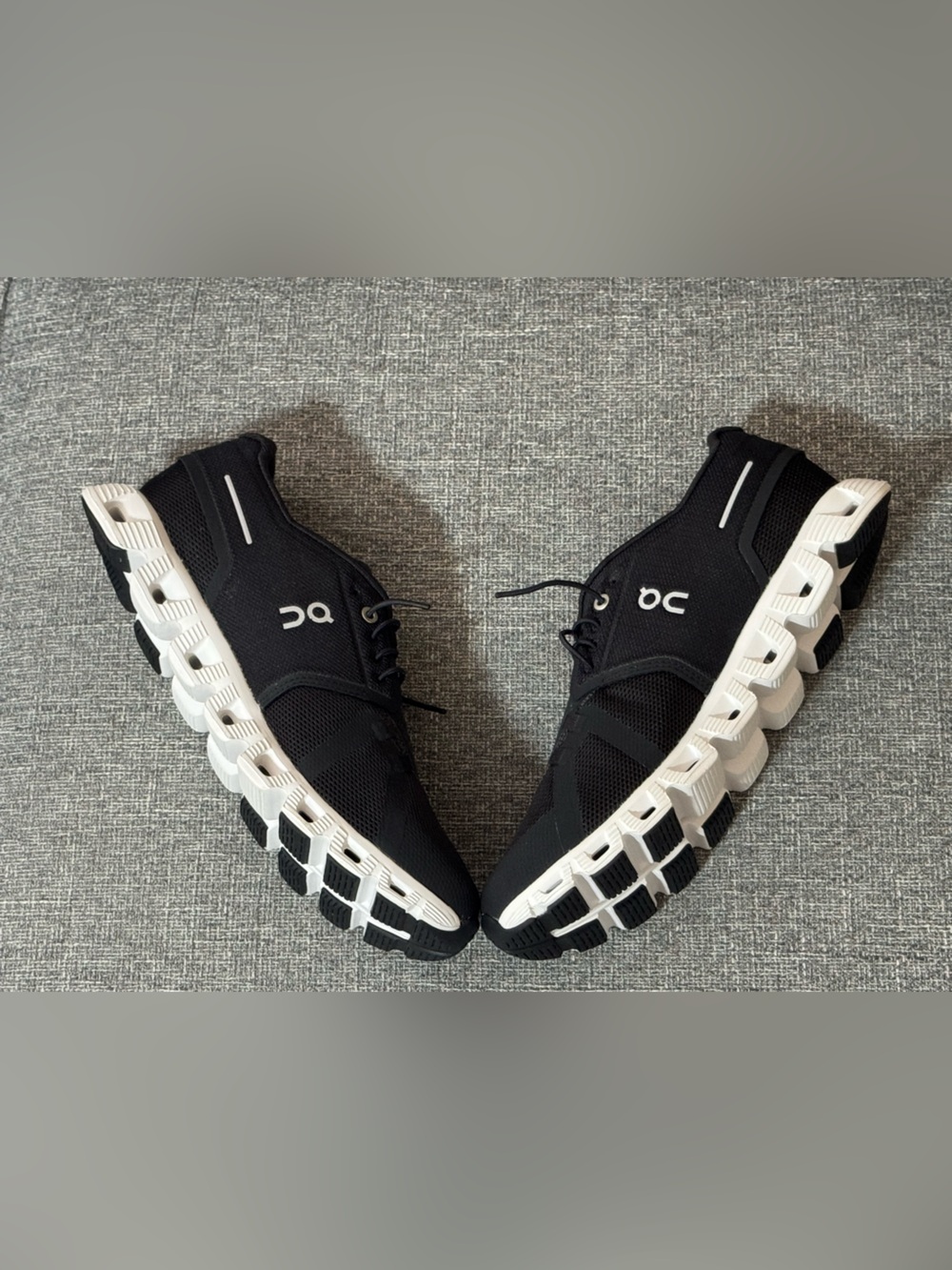 On Running Cloud 5 Black and White Mens - Picture 10 of 15